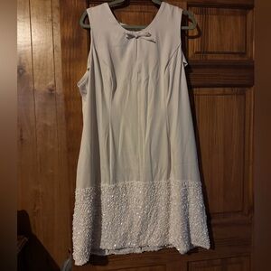 Elegant Sleeveless Dress with Beaded Hem